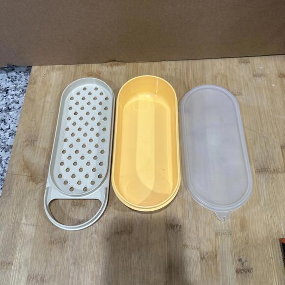 Vintage Tupperware Handy Grater 3 pc. set RARE Yellow Cheese/Vegetable Grater * - Picture 1 of 7
